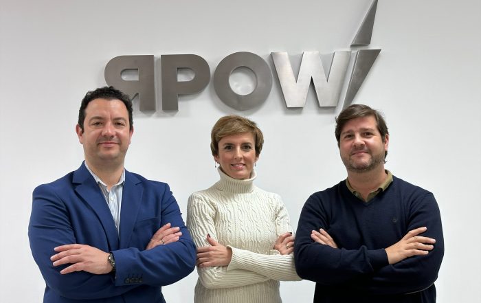 De izquierda a derecha: Cesar Martín Montalvo (CEO) Patricia Santamaría (Chief Innovation Officer) Ángel Martínez Quesada (CTO)